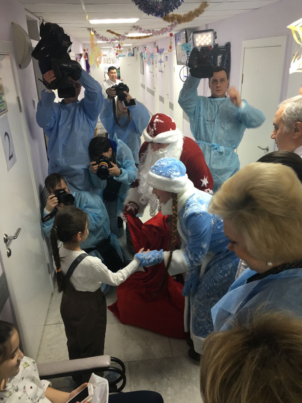 посещение больницы председателем Московской городской Думы А.В. Шапошниковым и депутатами Л.Р. Картавцевой и О.В. Шараповой