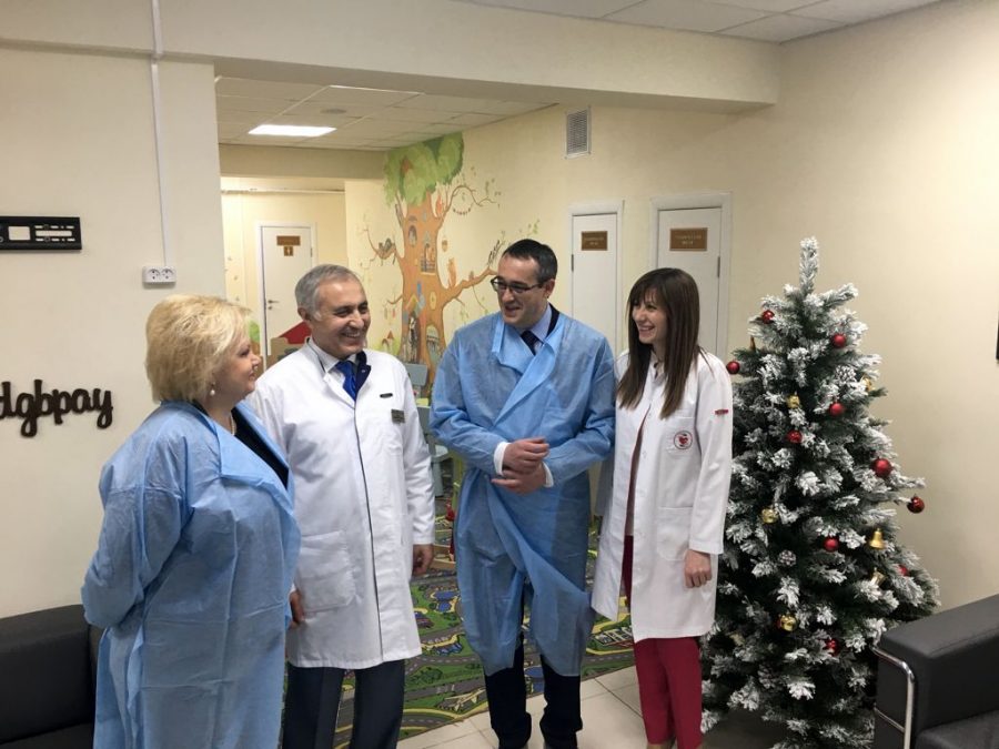 посещение больницы председателем Московской городской Думы А.В. Шапошниковым и депутатами Л.Р. Картавцевой и О.В. Шараповой