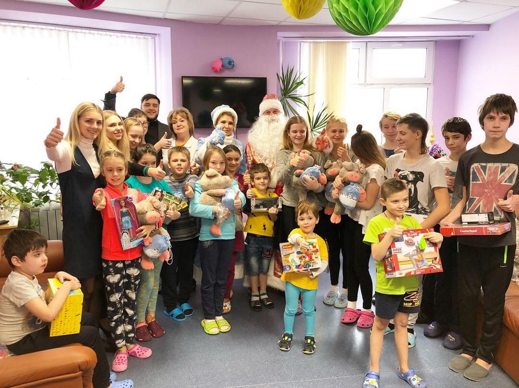 IMG_0196-27-12-18-09-40 новогодний утренник для маленьких пациентов в нашей больнице