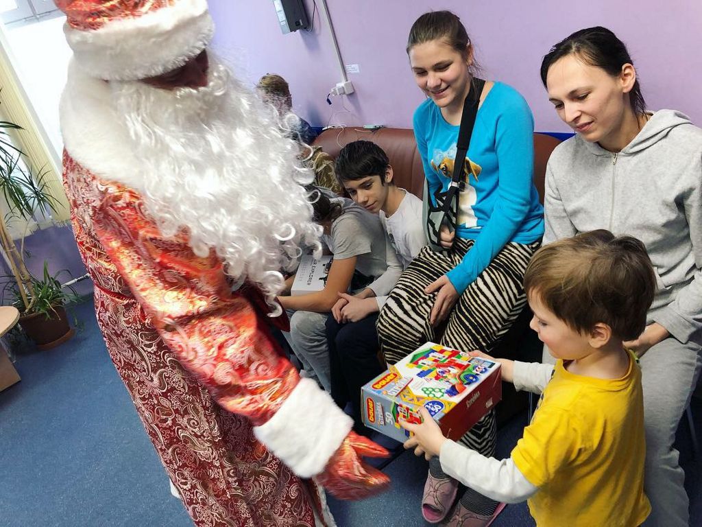 новогодний утренник для маленьких пациентов в нашей больнице