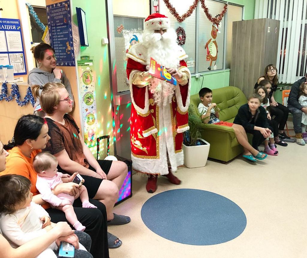 В больнице продолжаются новогодние мероприятия и поздравления детей