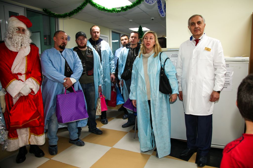 IMG_9502-26-12-18-10-18 новогоднее поздравление Всероссийского Мотоклуба «Ночные Волки» и Благотворительного фонда «Мотомилосердие» для детей