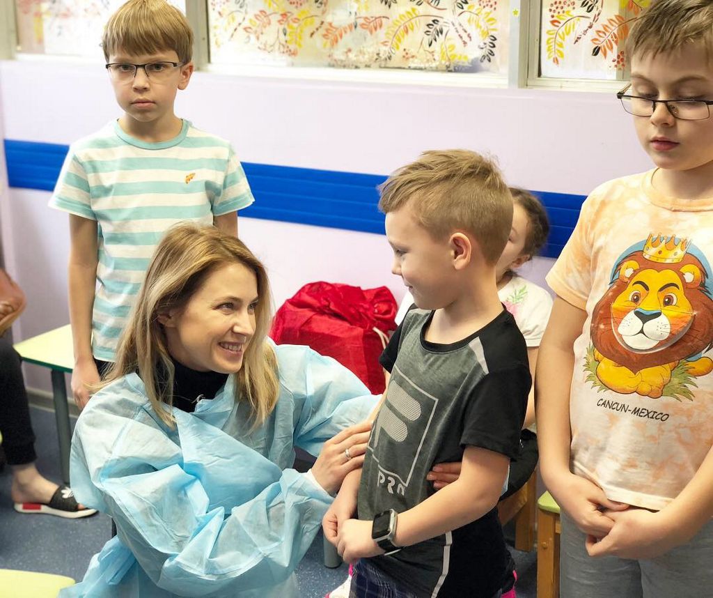 Наталья Поклонская в детской больнице