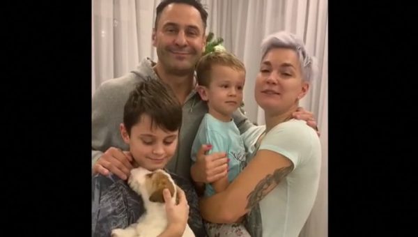 cap_video-27-12-18-09-35_00:00:03_01 Стас Костюшкин с семьей