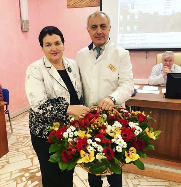 Сегодня на клинической конференции поздравляли с Днём рождения заведующую кафедрой педиатрии РМАНПО профессора Захарову Ирину Николаевну