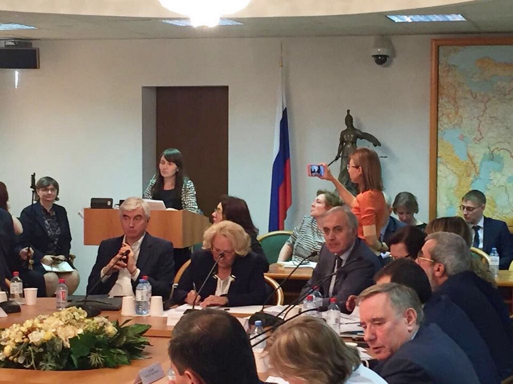 IMG_5360-13-04-19-12-59 заседание «Круглого стола» на тему : «Отказ от вакцинации - серьёзная угроза XXI века. Как избежать эпидемий?»