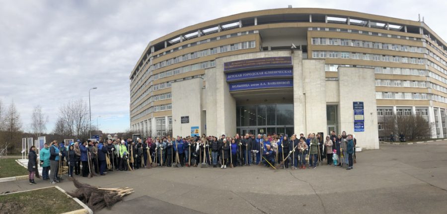 IMG_5387-13-04-19-04-53 Сегодня сотрудники больницы, около 400 человек дружно вышли и активно приняли участие в субботнике