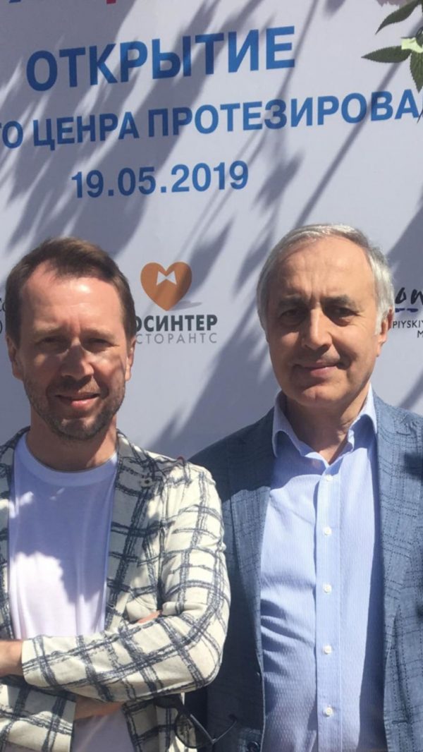 19 мая в Подмосковье состоялось открытие Центра протезирования для детей стограниченными возможностями, созданного Фондом « Жизнь в Движении» под руководством Народного артиста России Евгения Миронова