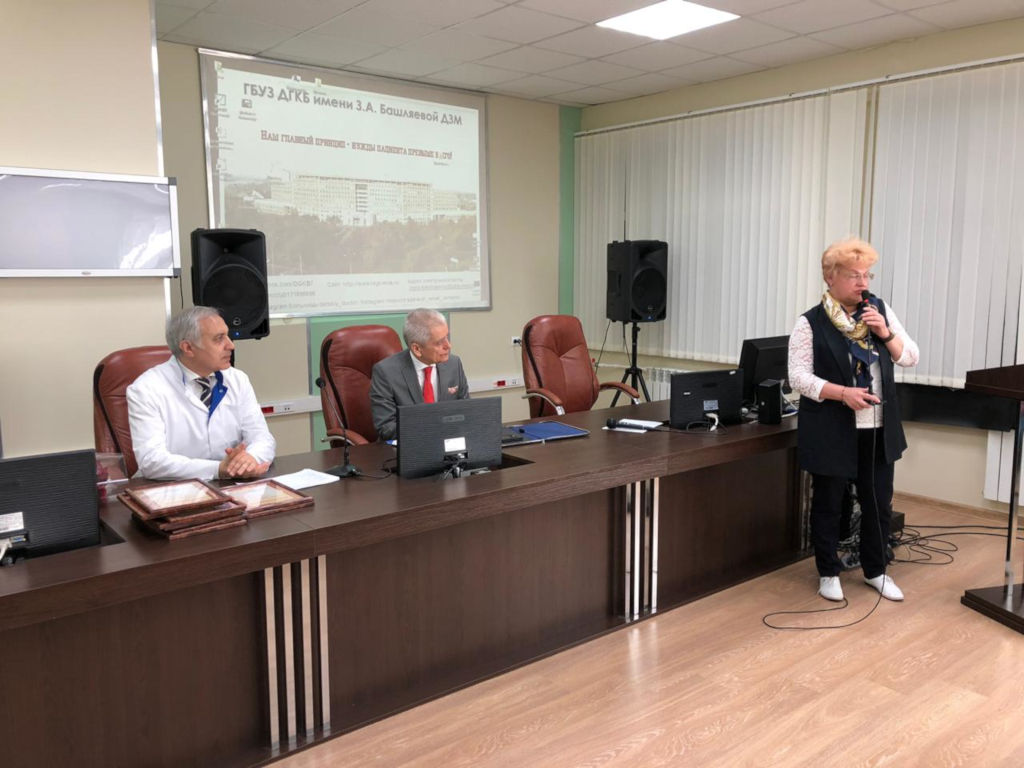 16 мая, депутат Государственной Думы Геннадий Онищенко встретился с коллективом нашей больницы на общебольничной конференции