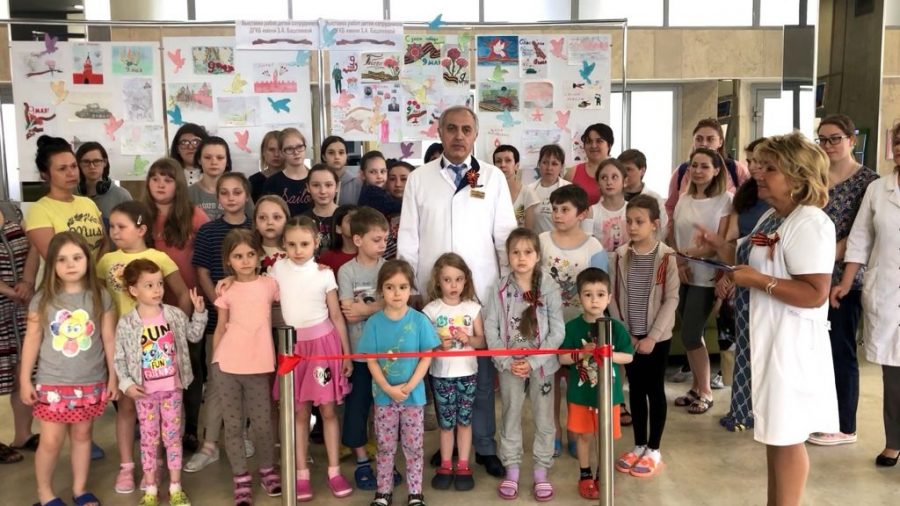 Открылась выставка детского творчества, посвященной празднику Дня Победы 9 мая