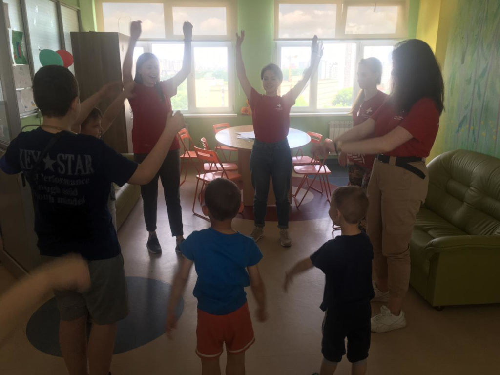 Московское региональное отделение ВОД "Волонтеры-медики" провели квест "Будь здоров!" для маленьких пациентов.