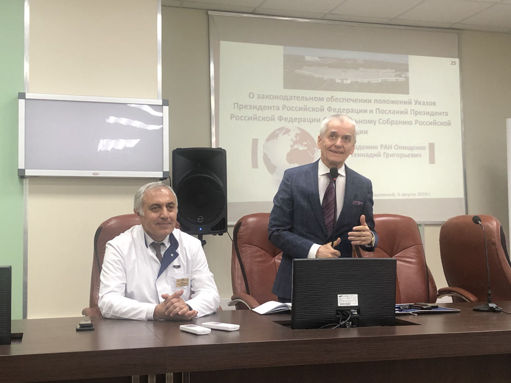 IMG_7722-07-08-19-05-15 В очередной раз нашу больницу посетил депутат Госдумы и академик РАН Геннадий Онищенко