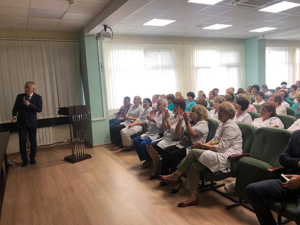В очередной раз нашу больницу посетил депутат Госдумы и академик РАН Геннадий Онищенко
