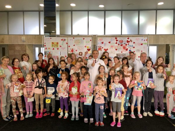выставка детских рисунков на тему: «Счастливое и здоровое сердце»