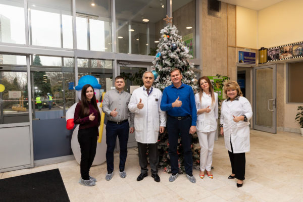 image-13-12-19-06-13-1 В рамках благотворительной акции "Свет праздника" компания @gkprofelectro подарила нашей больнице новогоднюю иллюминацию, которая теперь радует детишек, находящихся у нас на лечении.