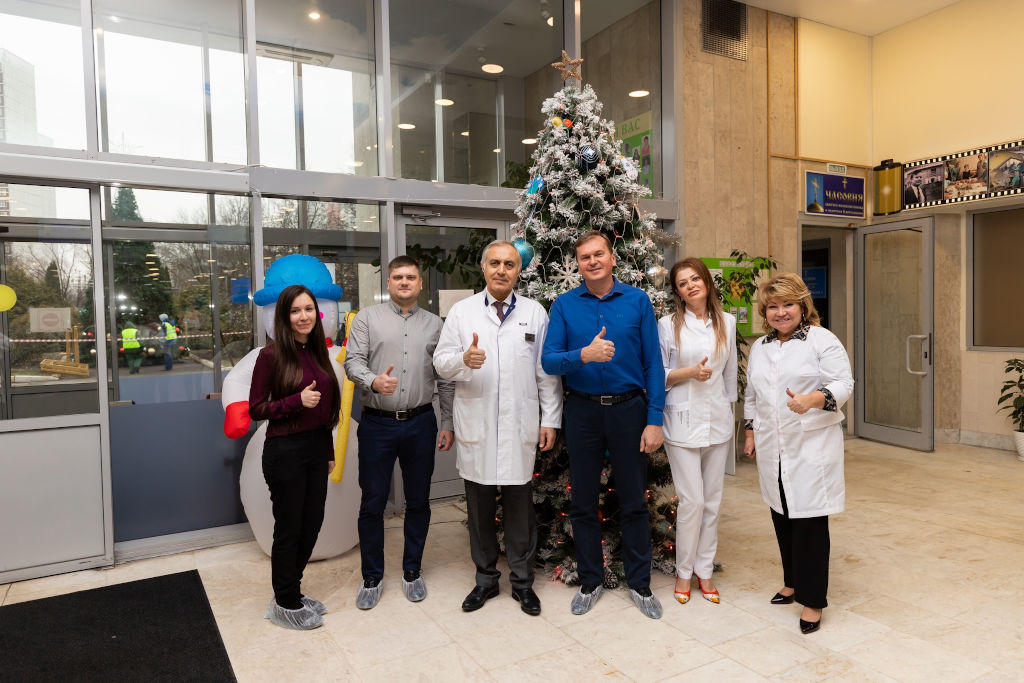 image-13-12-19-06-13-1 В рамках благотворительной акции "Свет праздника" компания @gkprofelectro подарила нашей больнице новогоднюю иллюминацию, которая теперь радует детишек, находящихся у нас на лечении.