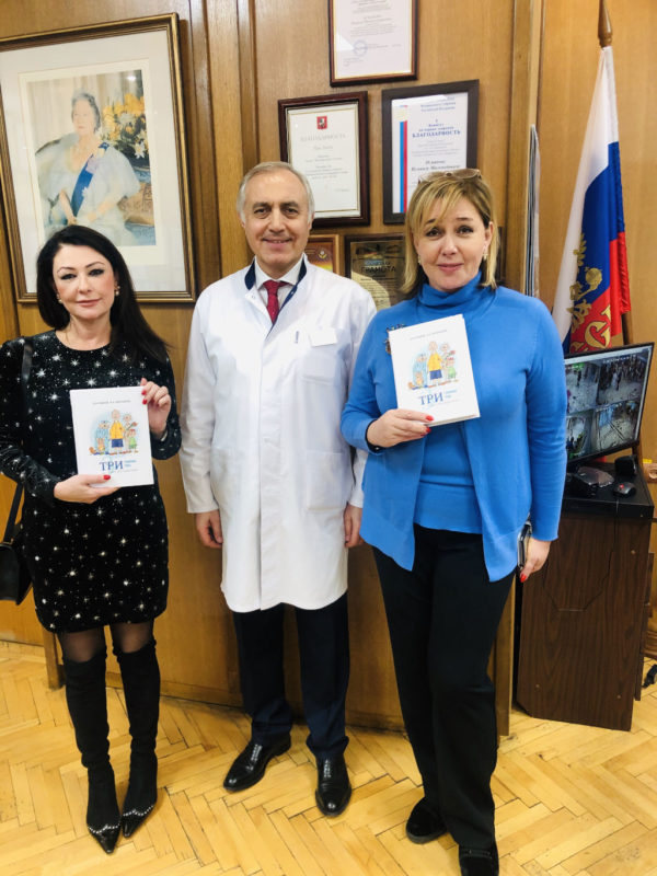 image-18-12-19-11-25-7 Сегодня к нам в гости пришли знаменитая и популярная телеведущая Арина Шарапова и общественный деятель Светлана Астахова, которые организовали для деток праздничное театрализованное новогоднее мероприятие