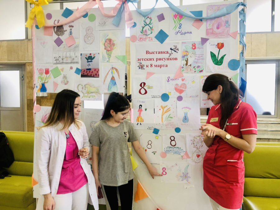 image-10-03-20-02-45-2 В нашей больнице прошла выставка детских рисунков, посвященная Международному женскому дню – «8 Марта»