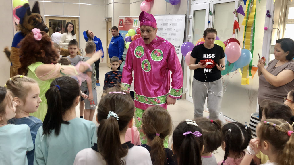 Сегодня сотрудники нашей больницы и Национальный центр помощи детям провели для детей очередное праздничное мероприятие, посвящённое масленице