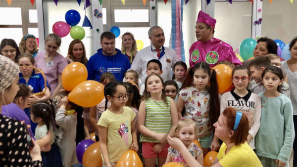 Сегодня сотрудники нашей больницы и Национальный центр помощи детям провели для детей очередное праздничное мероприятие, посвящённое масленице