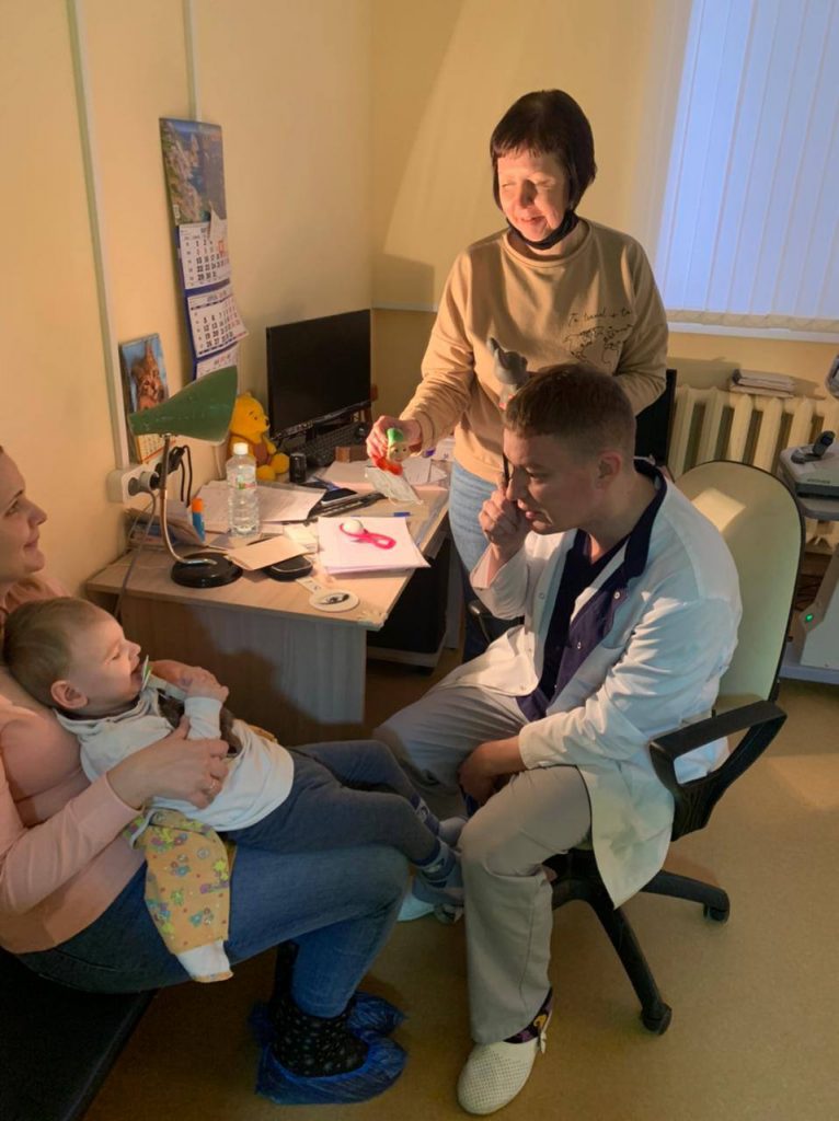 В минувшие выходные бригада квалифицированных врачей нашей больницы провели  в г. Костроме день открытых дверей с целью оказания медицинской помощи детям с хроническими заболеваниями