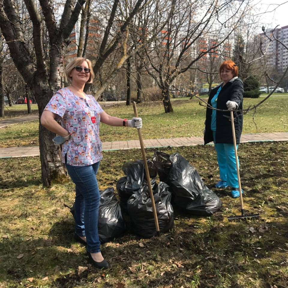 В минувшую субботу в больнице завершился месячник по уборке на территории больницы, в рамках которого в свободное от работы время все сотрудники больницы приводили в порядок свои курируемые участки.