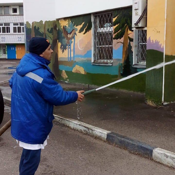 В минувшую субботу в больнице завершился месячник по уборке на территории больницы, в рамках которого в свободное от работы время все сотрудники больницы приводили в порядок свои курируемые участки.