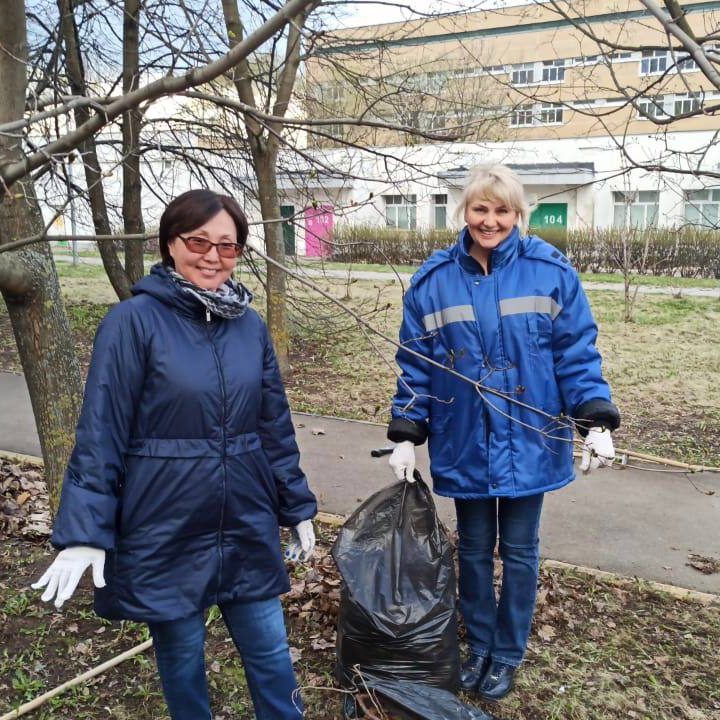 В минувшую субботу в больнице завершился месячник по уборке на территории больницы, в рамках которого в свободное от работы время все сотрудники больницы приводили в порядок свои курируемые участки.
