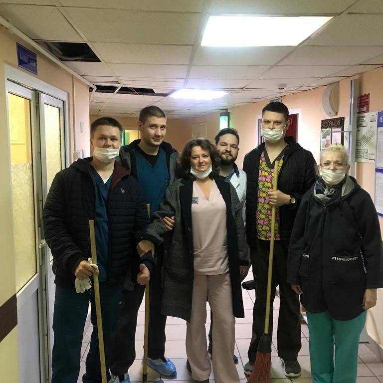 В минувшую субботу в больнице завершился месячник по уборке на территории больницы, в рамках которого в свободное от работы время все сотрудники больницы приводили в порядок свои курируемые участки.