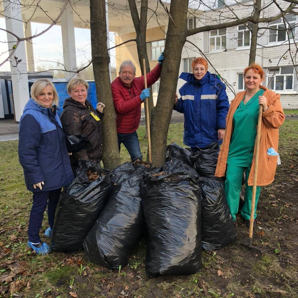 В минувшую субботу в больнице завершился месячник по уборке на территории больницы, в рамках которого в свободное от работы время все сотрудники больницы приводили в порядок свои курируемые участки.