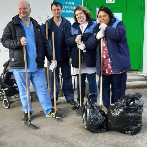 В минувшую субботу в больнице завершился месячник по уборке на территории больницы, в рамках которого в свободное от работы время все сотрудники больницы приводили в порядок свои курируемые участки.