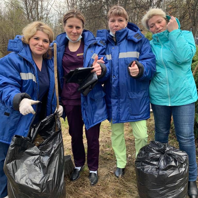 В минувшую субботу в больнице завершился месячник по уборке на территории больницы, в рамках которого в свободное от работы время все сотрудники больницы приводили в порядок свои курируемые участки.