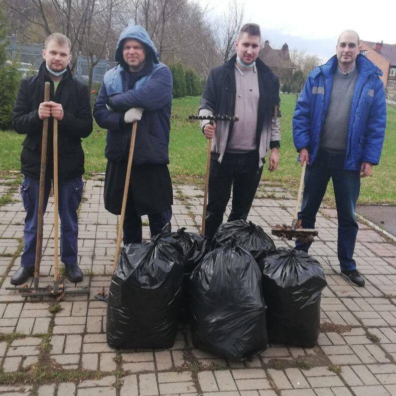 В минувшую субботу в больнице завершился месячник по уборке на территории больницы, в рамках которого в свободное от работы время все сотрудники больницы приводили в порядок свои курируемые участки.