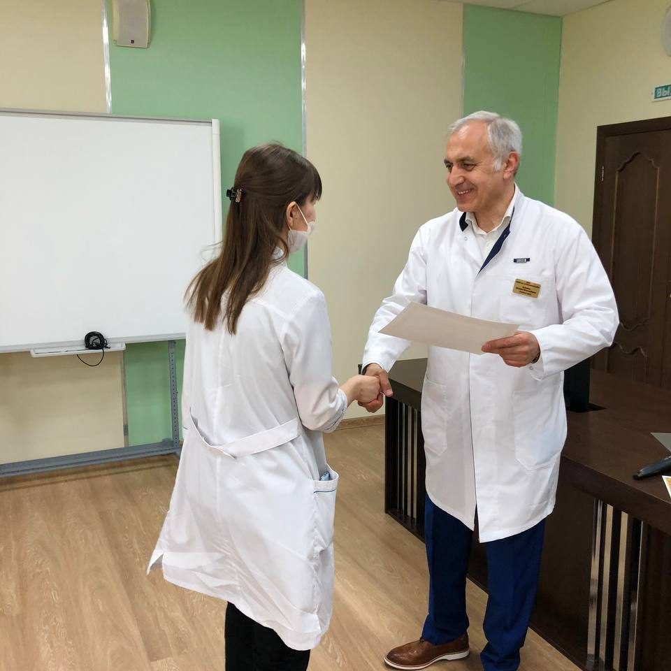 Сегодня на общебольничной конференции в продолжение празднования Международного дня медицинской сестры мы наградили лучших медицинских сестер благодарностями и почетными грамотами больницы.⠀