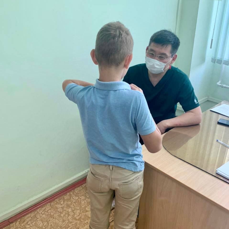 В минувшие выходные бригада специалистов нашей больницы (всего 13 специалистов) в рамках реализации Соглашения о сотрудничестве с Национальным центром помощи детям, провели очередной выездной День открытых дверей в Краснодаре