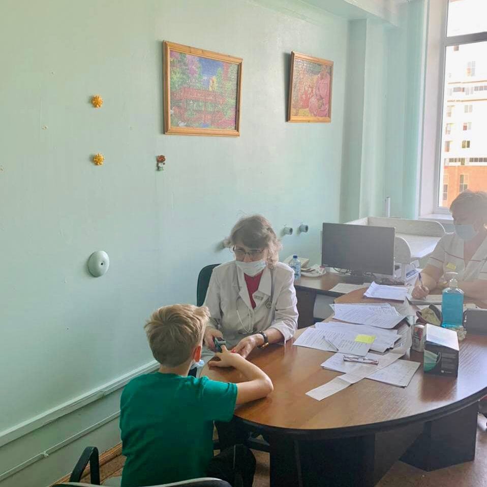 В минувшие выходные бригада специалистов нашей больницы (всего 13 специалистов) в рамках реализации Соглашения о сотрудничестве с Национальным центром помощи детям, провели очередной выездной День открытых дверей в Краснодаре