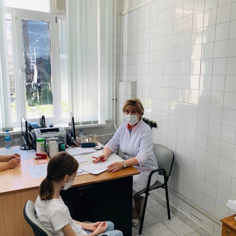 В минувшие выходные бригада специалистов нашей больницы (всего 13 специалистов) в рамках реализации Соглашения о сотрудничестве с Национальным центром помощи детям, провели очередной выездной День открытых дверей в Краснодаре