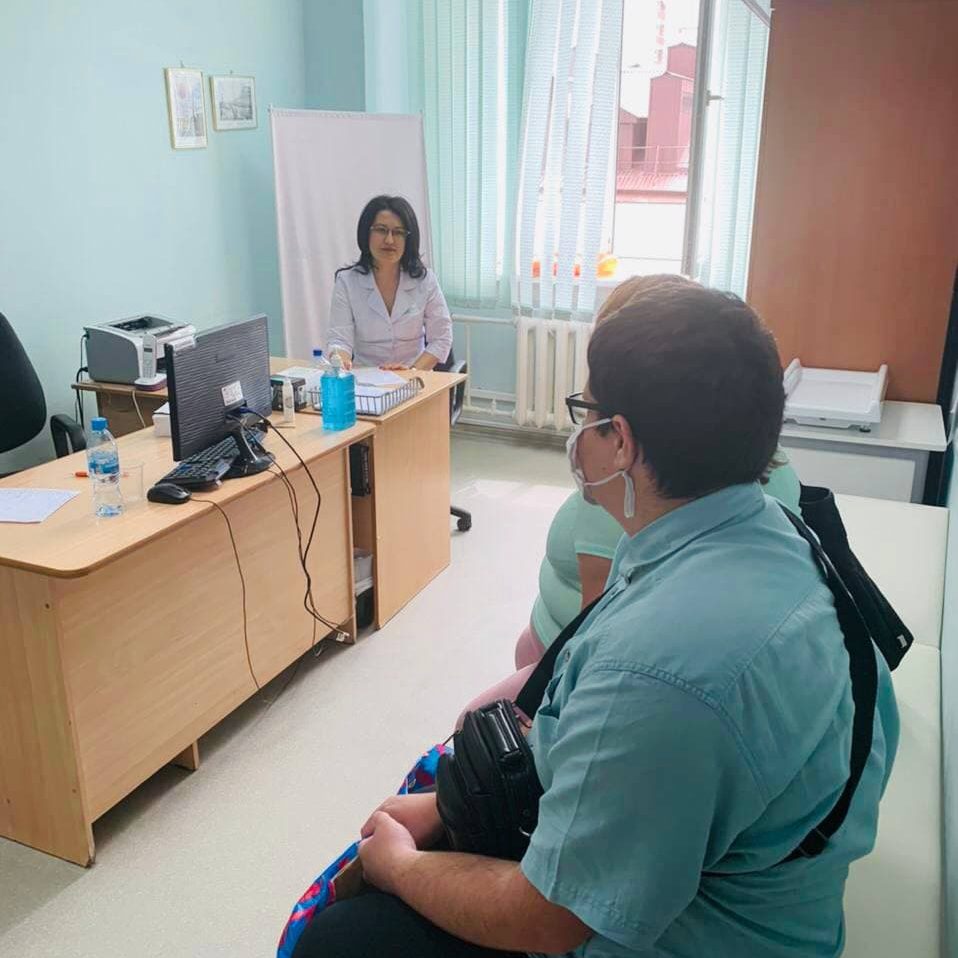 В минувшие выходные бригада специалистов нашей больницы (всего 13 специалистов) в рамках реализации Соглашения о сотрудничестве с Национальным центром помощи детям, провели очередной выездной День открытых дверей в Краснодаре