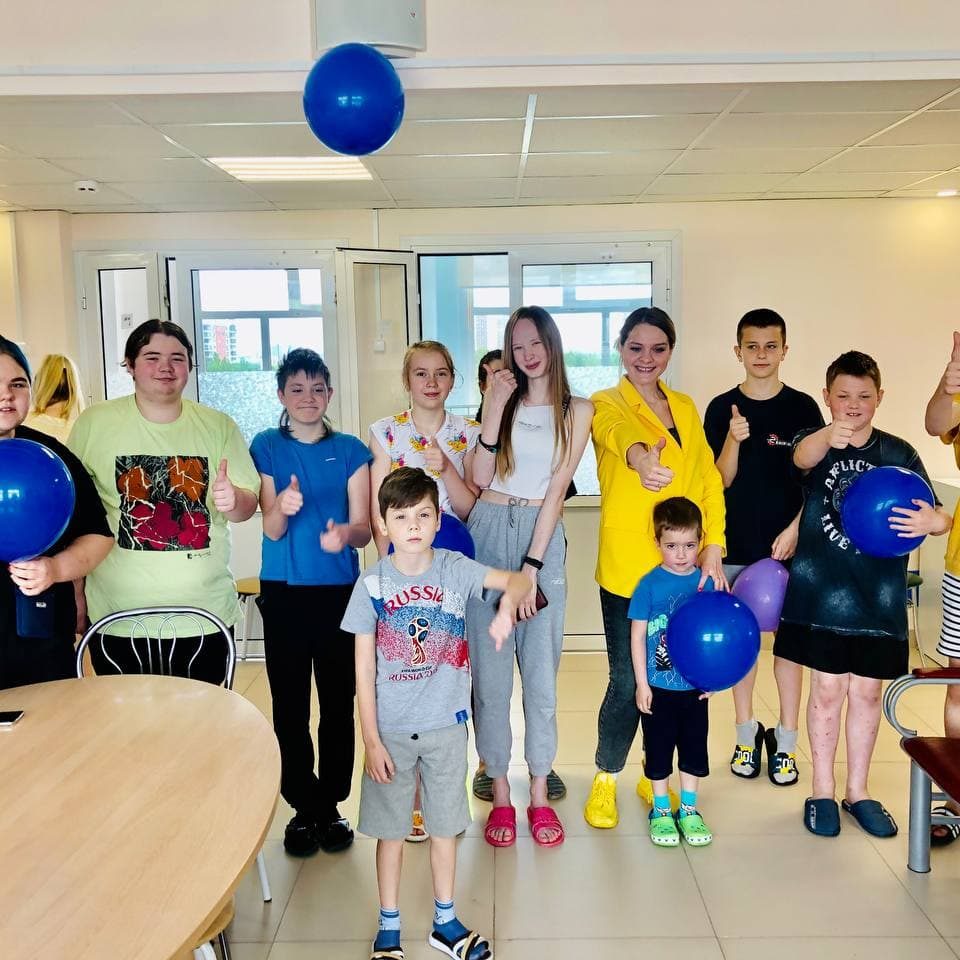 Сегодня педагоги школы № 827 провели интерактивную программу для наших маленьких пациентов в рамках мероприятий, приуроченных к Международному дню защиты детей.