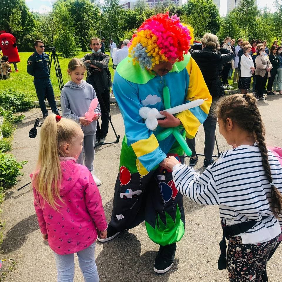 Сегодня в очередной раз мы провели ежегодный Фестиваль безопасности и здоровья детей. По известным причинам праздник прошел в необычном формате, но тем не менее праздник состоялся. Фестиваль организовали @dzdmos Департамент здравоохранения г.Москвы, ДГКБ им.З.А.Башляевой, МЧС России по г.Москве.