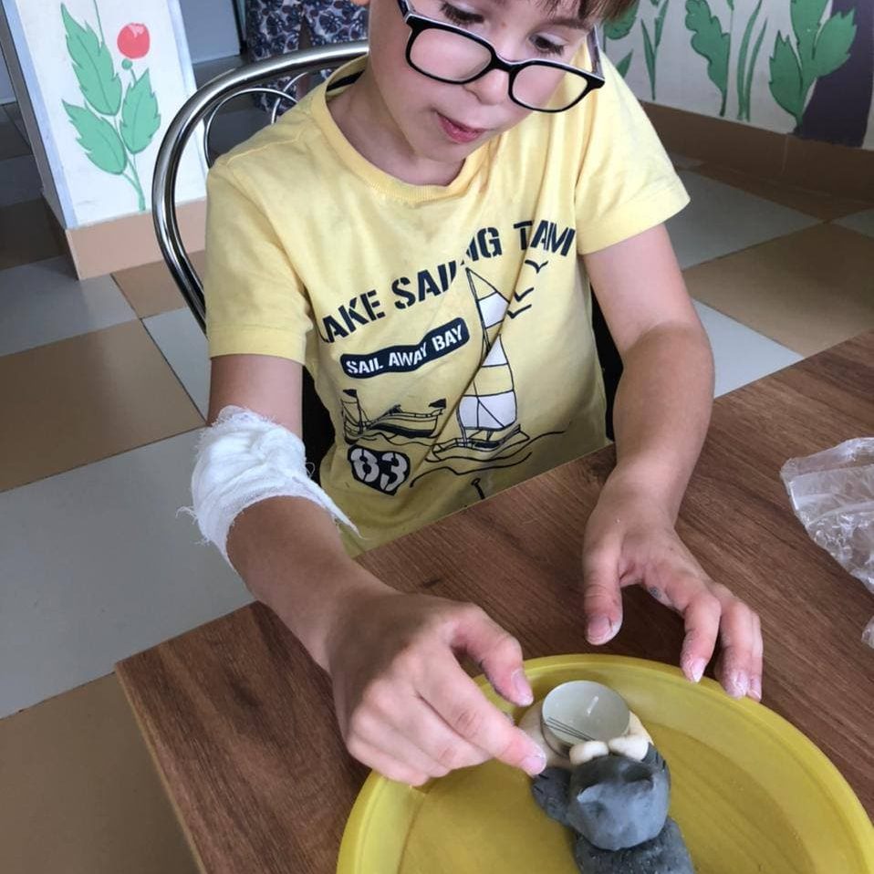 Сегодня педагоги школы № 827 провели интерактивную программу для наших маленьких пациентов в рамках мероприятий, приуроченных к Международному дню защиты детей.