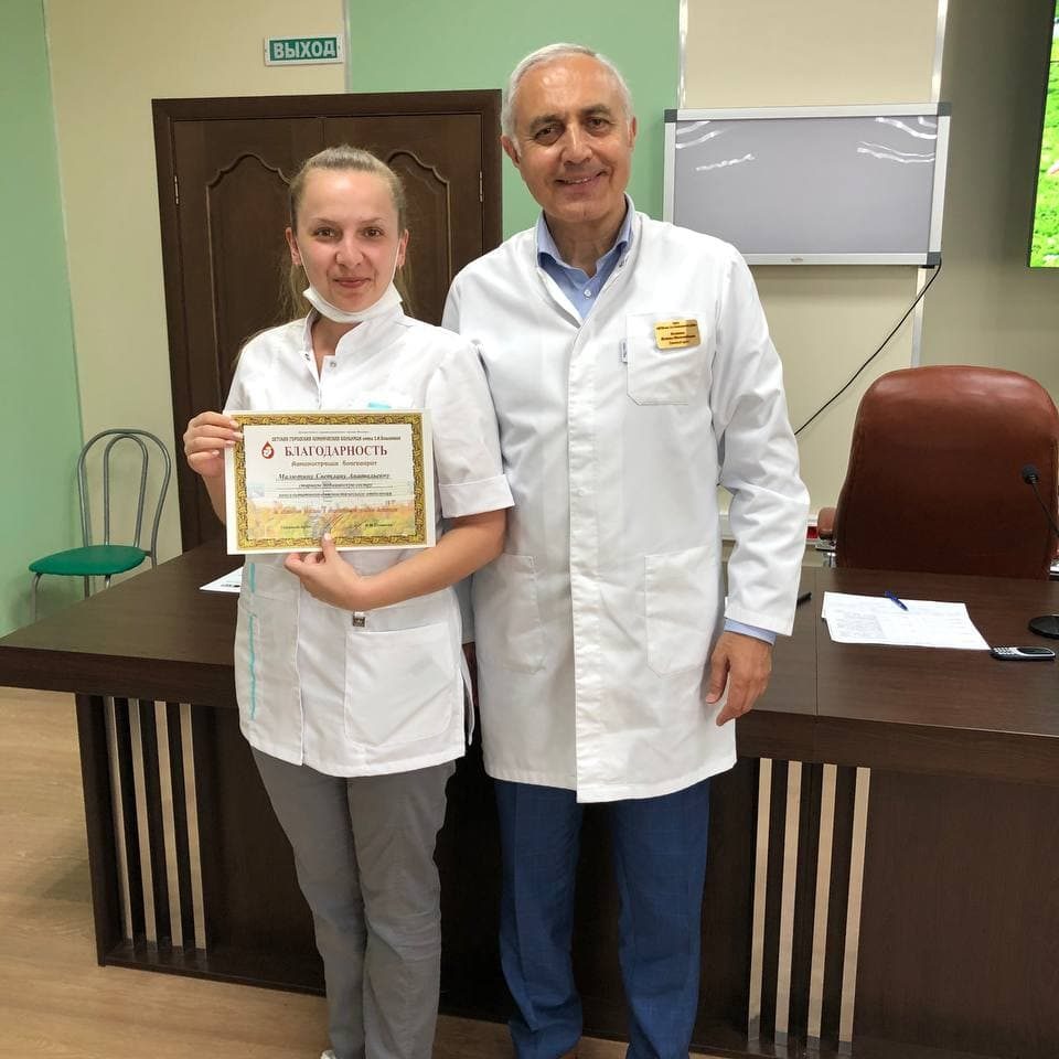 Сегодня на пятничной конференции мы наградили наших сотрудников благодарностью больницы за активное участие в общественной жизни больницы.