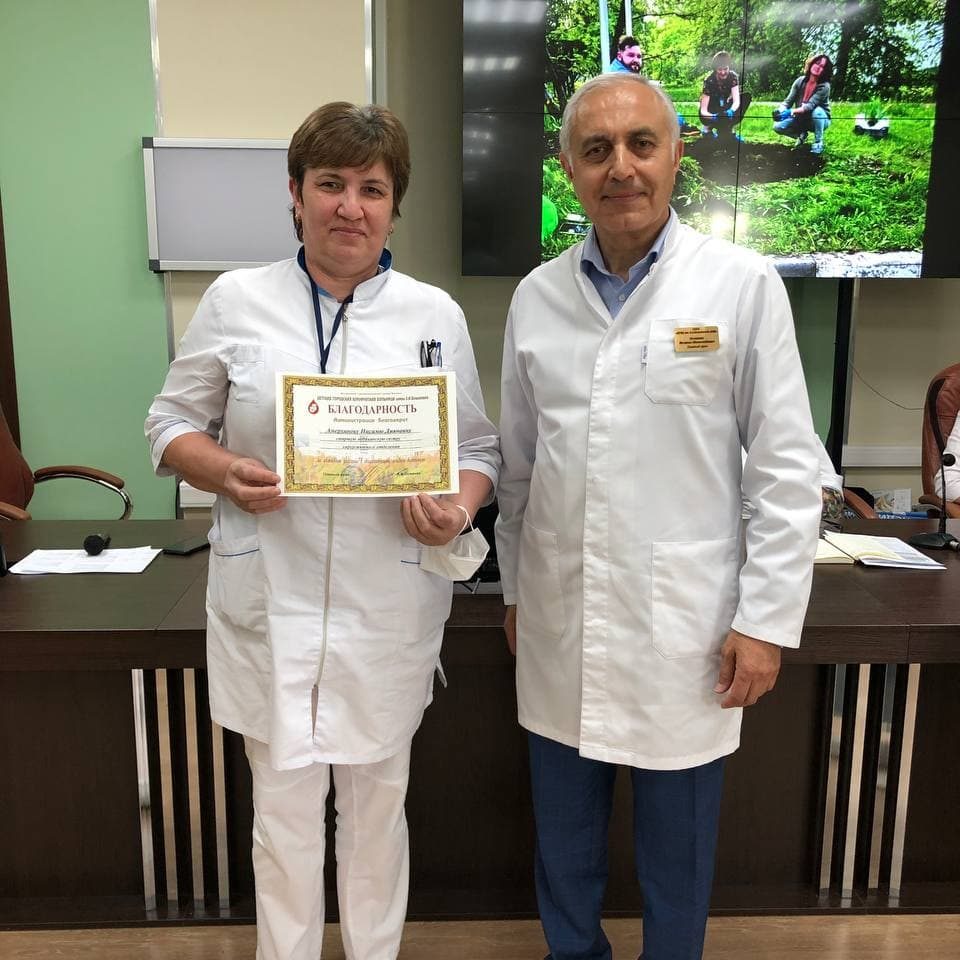 Сегодня на пятничной конференции мы наградили наших сотрудников благодарностью больницы за активное участие в общественной жизни больницы.