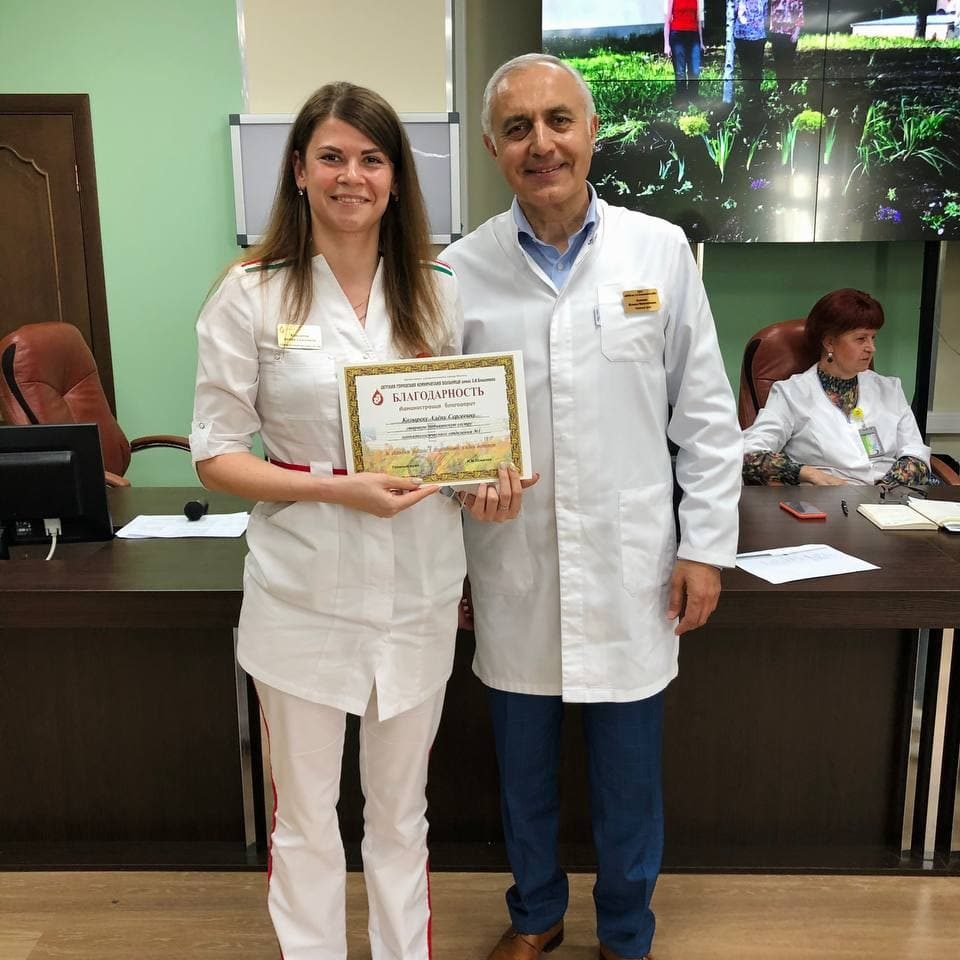 Сегодня на пятничной конференции мы наградили наших сотрудников благодарностью больницы за активное участие в общественной жизни больницы.