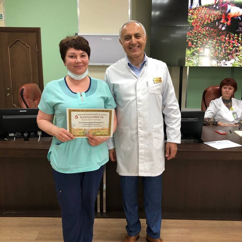 Сегодня на пятничной конференции мы наградили наших сотрудников благодарностью больницы за активное участие в общественной жизни больницы.