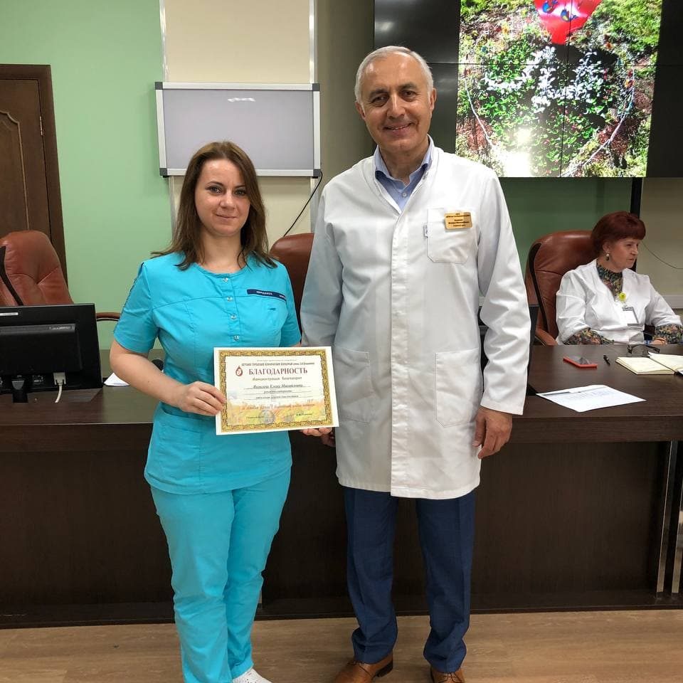 Сегодня на пятничной конференции мы наградили наших сотрудников благодарностью больницы за активное участие в общественной жизни больницы.