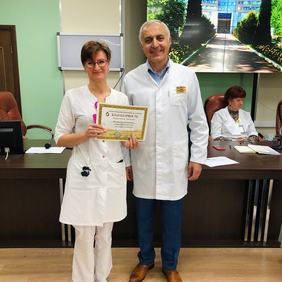 Сегодня на пятничной конференции мы наградили наших сотрудников благодарностью больницы за активное участие в общественной жизни больницы.