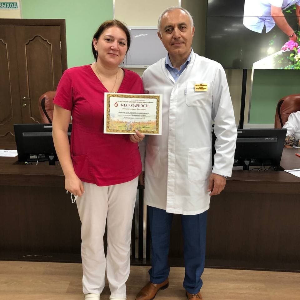 Сегодня на пятничной конференции мы наградили наших сотрудников благодарностью больницы за активное участие в общественной жизни больницы.