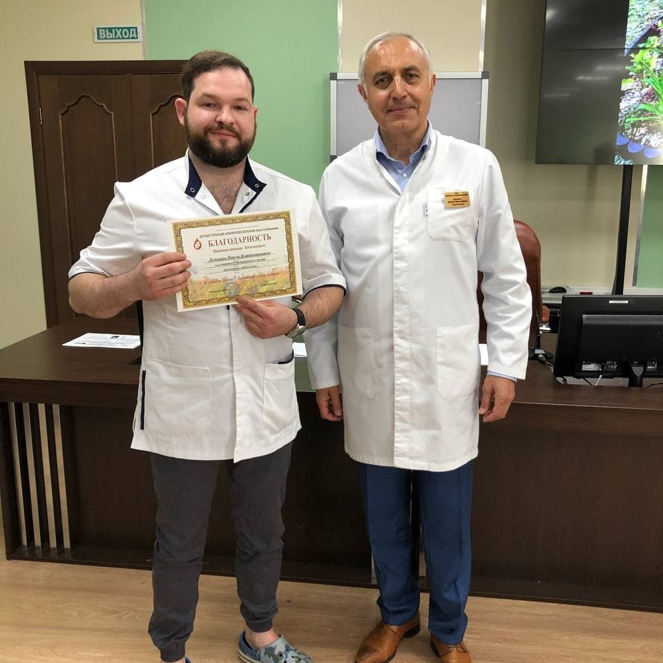 Сегодня на пятничной конференции мы наградили наших сотрудников благодарностью больницы за активное участие в общественной жизни больницы.