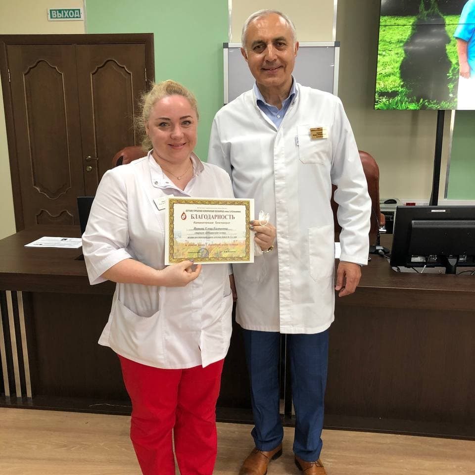Сегодня на пятничной конференции мы наградили наших сотрудников благодарностью больницы за активное участие в общественной жизни больницы.